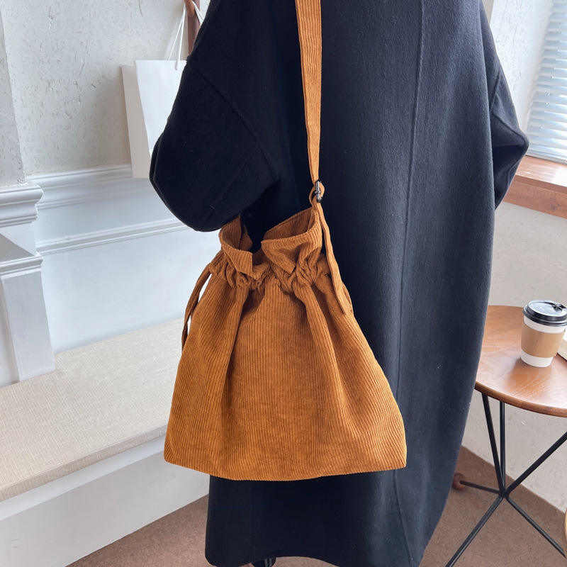 2022 Maßgeschneiderte Damen-Umhängetaschen für Damen-Designer-Handtaschen Open Oversize Clutch Purse Cord Bucket Bag mit Kordelzug