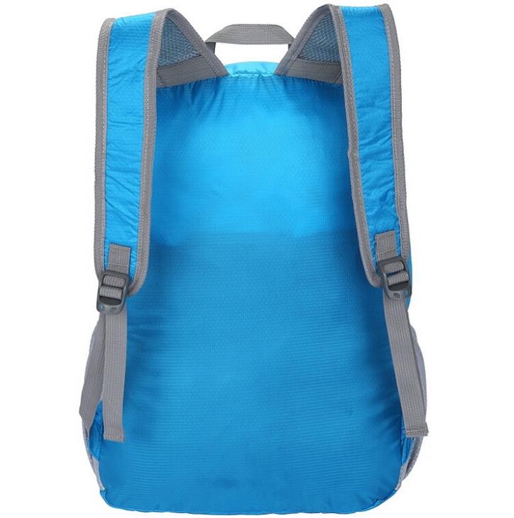 Wasserdichter, leichter, faltbarer, verstaubarer USB-Rucksack für Reisen und Wandern